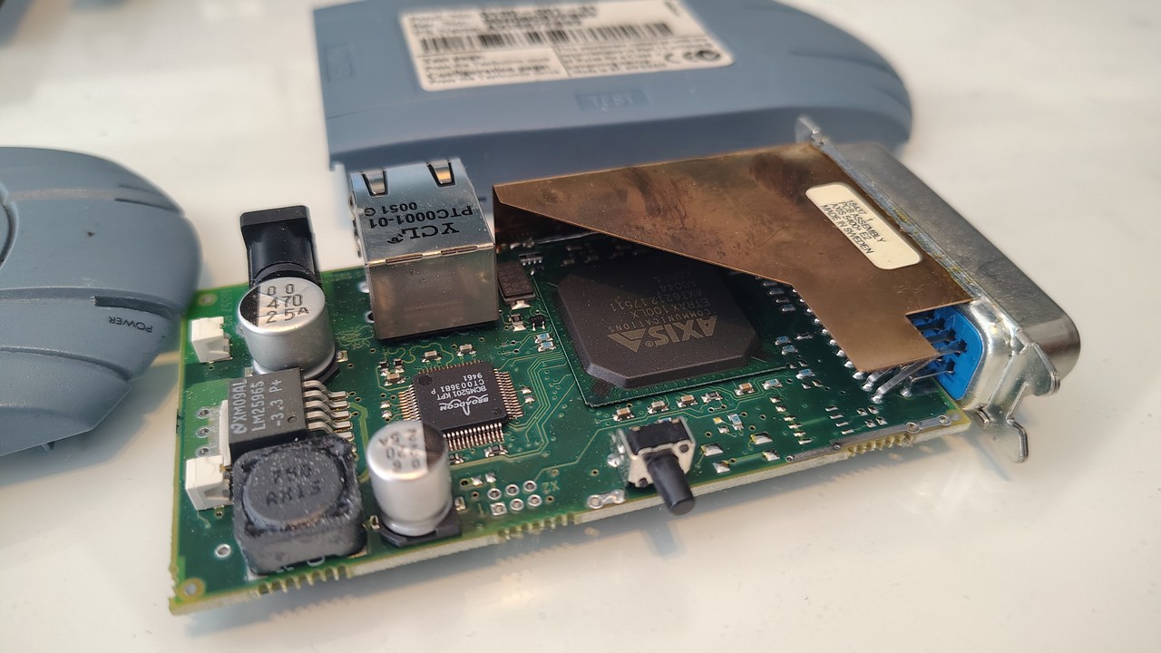 Este periférico de 2001 esconde en su interior un ordenador retro con Linux