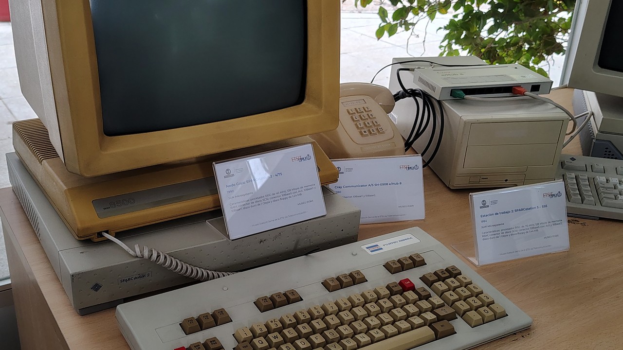 La historia del primer nodo TCP/IP y el envío del primer em...